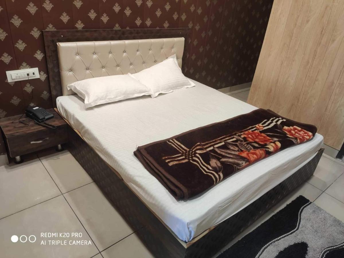 Hotel 7 Deep Лудхиана Экстерьер фото